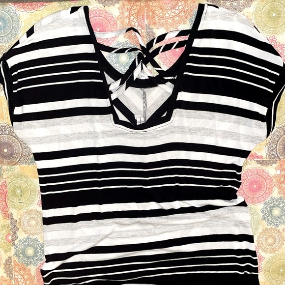 Cable & Gauge Petite Striped, Strappy Back Shortsleeved Top - Picture 3 of 9